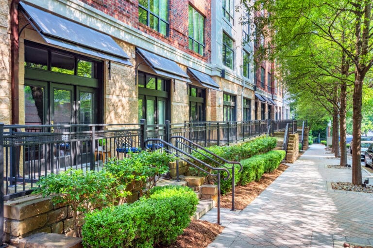 Lofts at Lakeview Apartments near Duke University beautiful landscape and walkways.