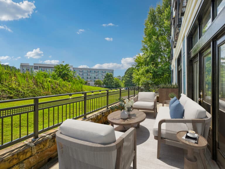 Lofts-at-Lakeview-apartments-patio1